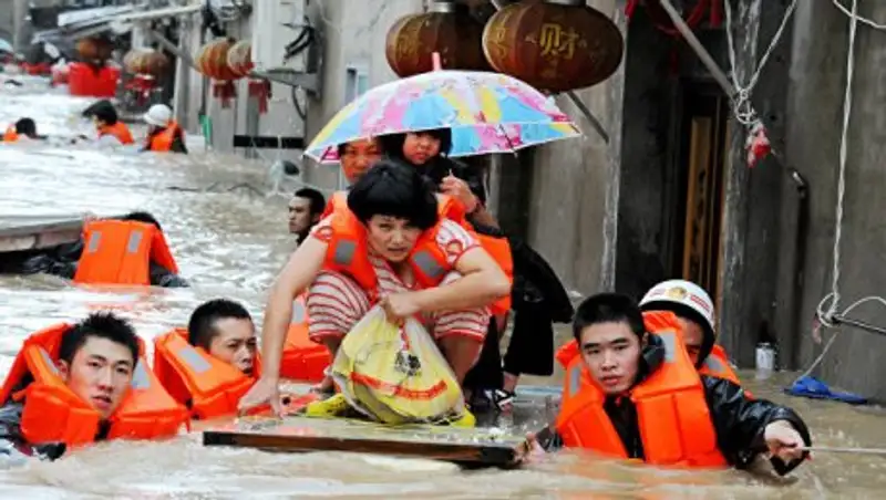 В Китае 200 тысяч человек эвакуировали из-за наводнений, трое погибли