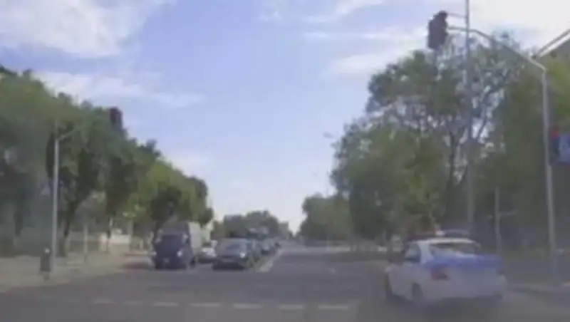 Карагандинец стал свидетелем того, как патрульные за 2 минуты 3 раза нарушили ПДД