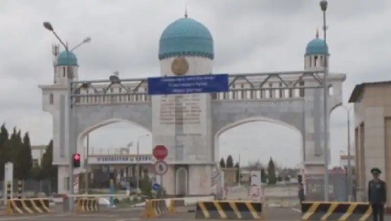 На границе Казахстана с Узбекистаном откроют два таможенных поста