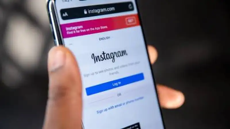 Instagram запретил взрослым пользователям писать подросткам