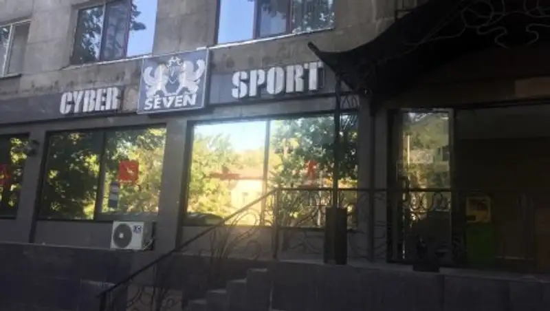 В Алматы недавно открывшийся компьютерный клуб оштрафовали на 1 млн тенге