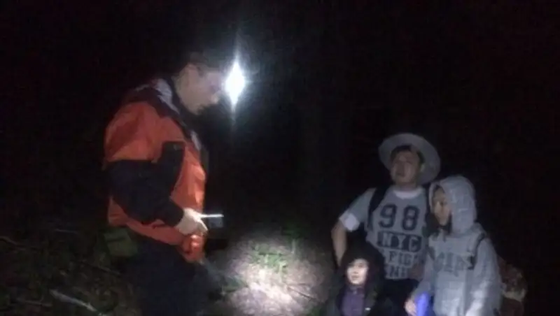 В горах Алматы спасли заблудившихся туристов