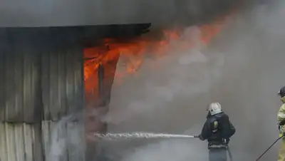 пожарные в Алматы, фото - Новости Zakon.kz от 19.01.2022 17:23