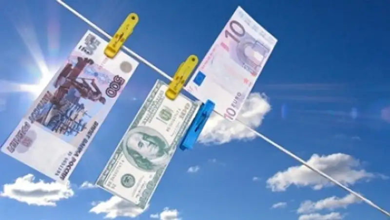 Вор разобрал стену в квартире и украл 6 миллионов рублей