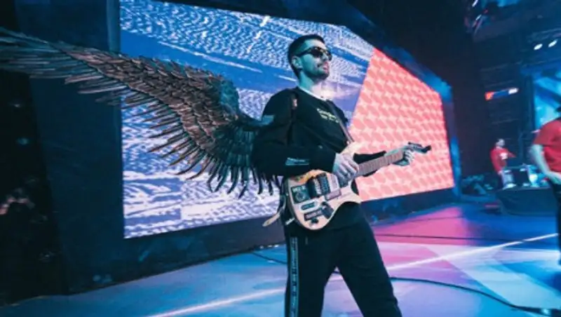 Шнура и Noize MC оштрафовали за мат на концерте