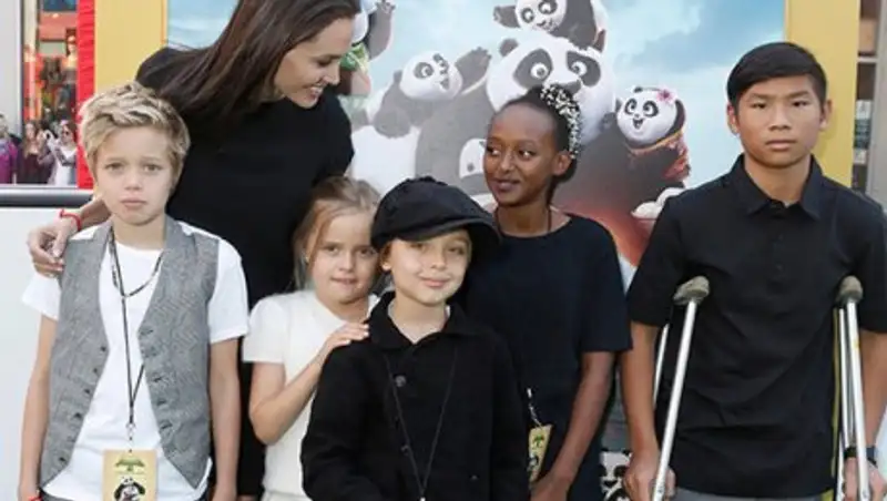 Няня детей Джоли и Питта попросила Анджелину не отказываться от мужа