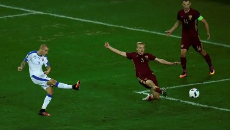 Словакия ведет со счетом 2:0 после первого тайма