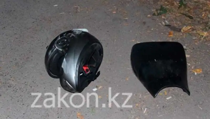 Мотоциклист на встречной полосе врезался в машину, погибли три человека 