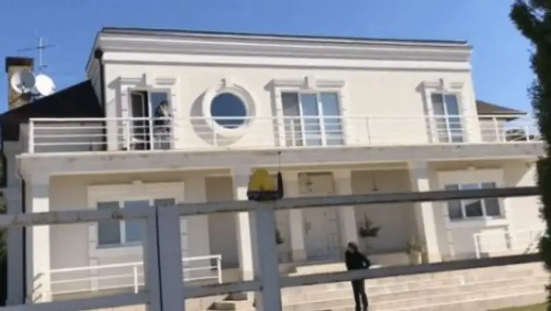 Экс-вратаря киевского "Динамо" забросала камнями бывшая теща