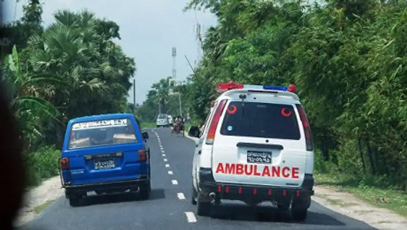 В Бангладеш поезд сошел с рельсов, есть жертвы