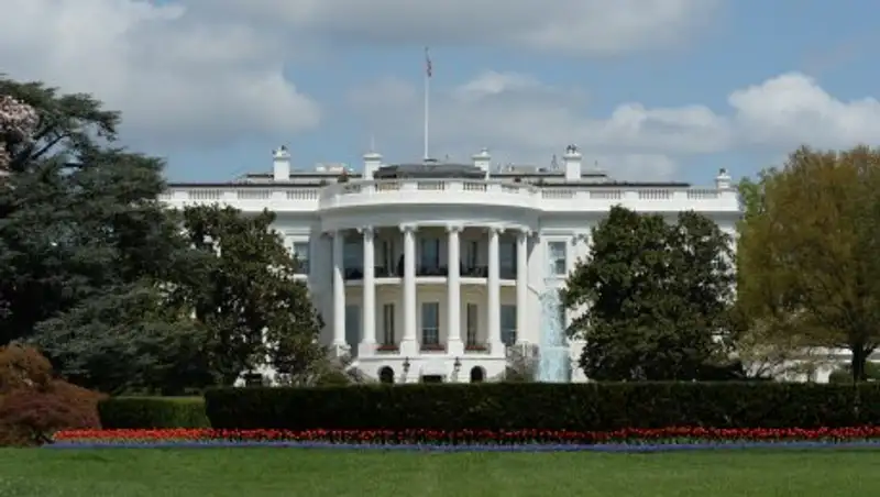 Секретная служба проверяет подозрительный предмет у Белого дома