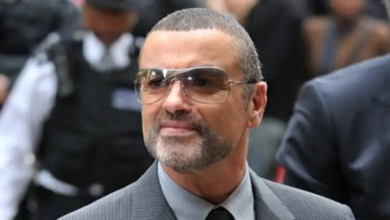 Умер певец Джордж Майкл