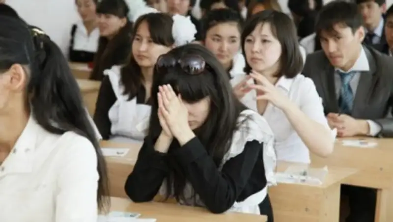 В МОН РК рассказали, как казахстанские выпускники будут сдавать экзамены в школе