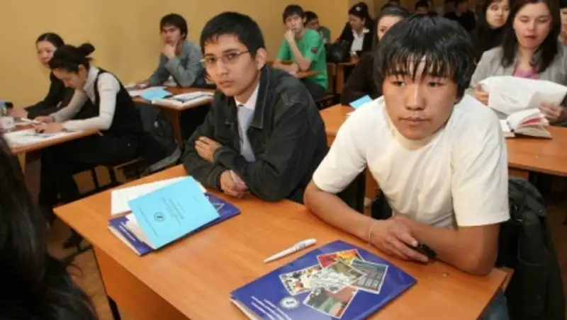 Более 17 тысяч востребованных специалистов казахстанских колледжей подготовят за пять лет