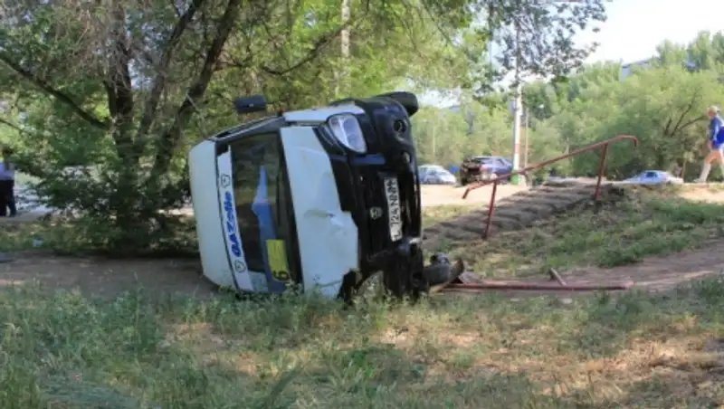 В Уральске шесть человек пострадали в результате ДТП с участием маршрутной «Газели»