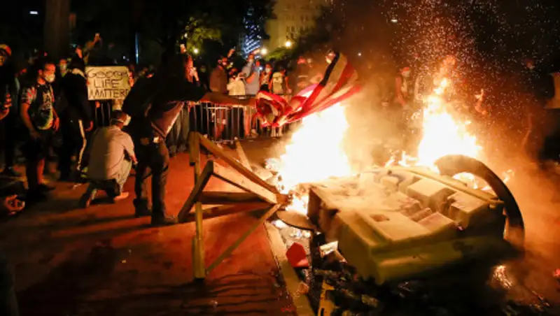 АР: минимум 11 человек погибли в ходе протестов в США