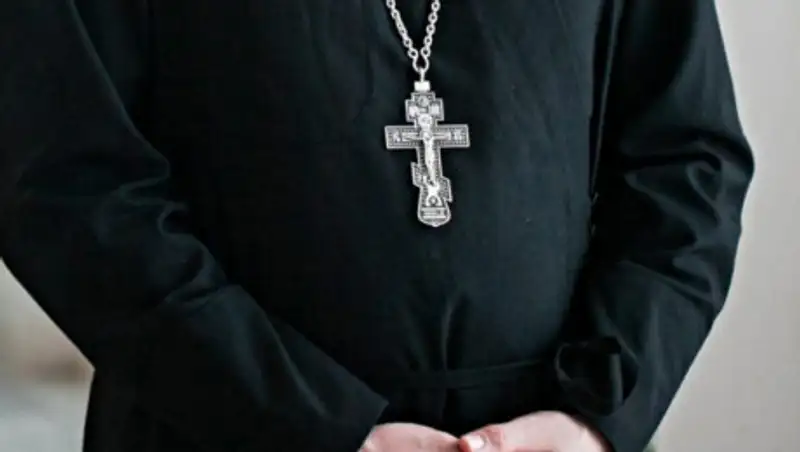 Священника отстранили от работы за пьянство и побои супруги