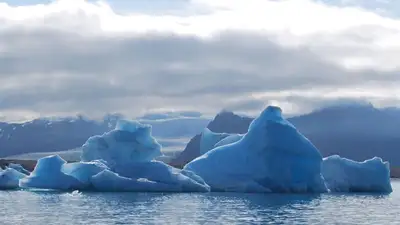 10  рыбаков застряли на отколовшейся льдине на Капшагайском водохранилище, фото - Новости Zakon.kz от 07.03.2023 12:41