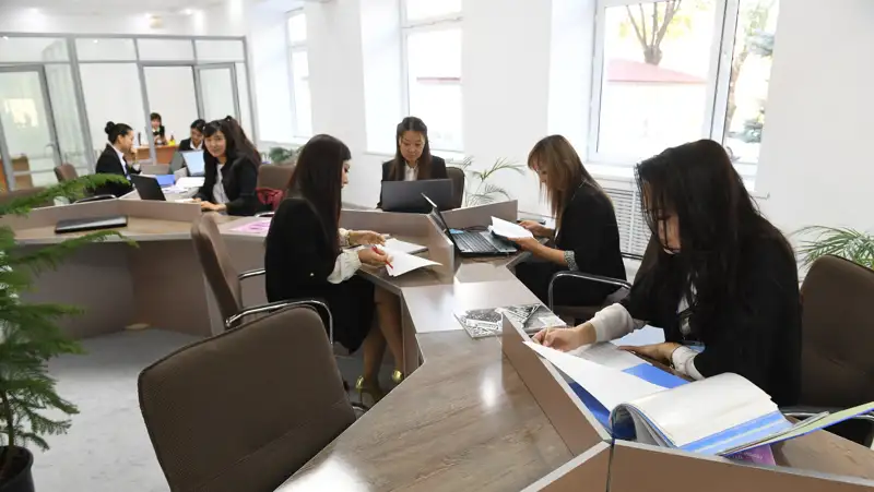 В казахстанских колледжах прекращено обучение по 50 профессиям