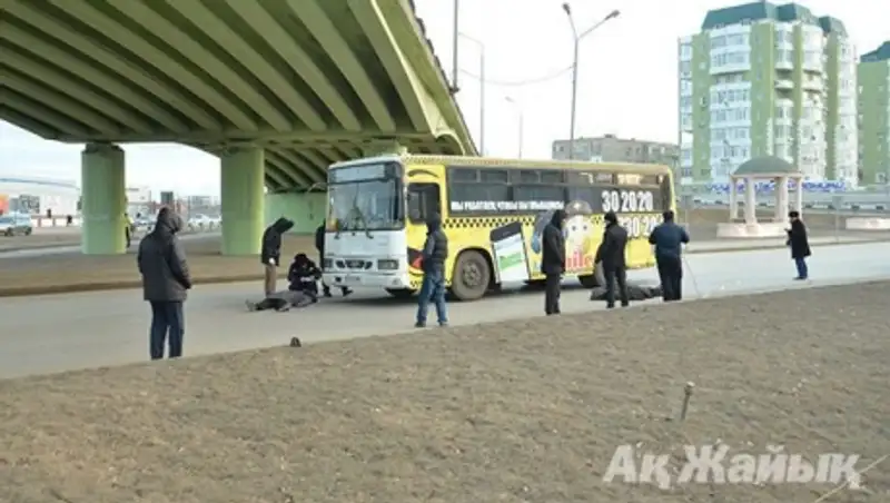 Женщин в Атырау автобус сбил когда еще было темно