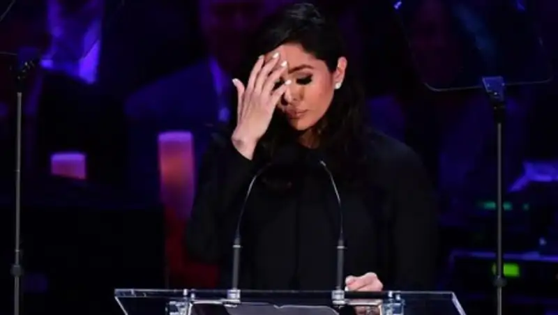 Вдова Коби Брайанта подала в суд на владельцев разбившегося вертолета