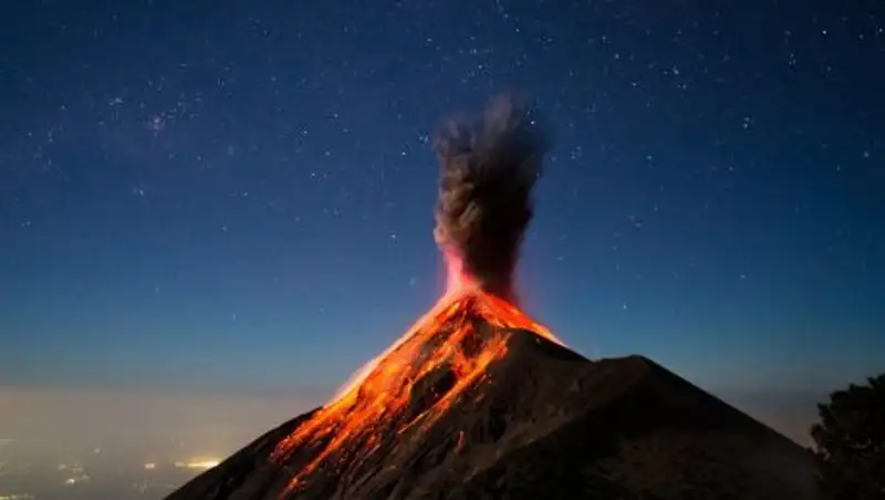 Шесть человек погибли при извержении вулкана