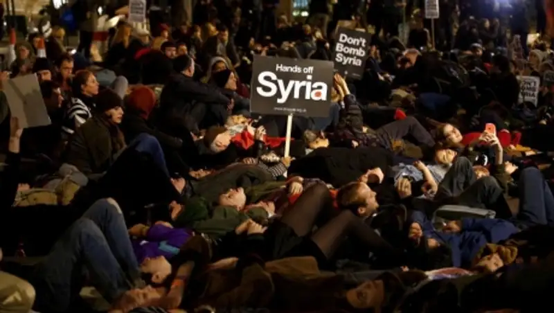 В Лондоне прошли протесты против авиаударов по ИГИЛ в Сирии