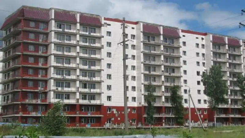 Реконструкция непригодной для жилья многоэтажки началась в Петропавловске