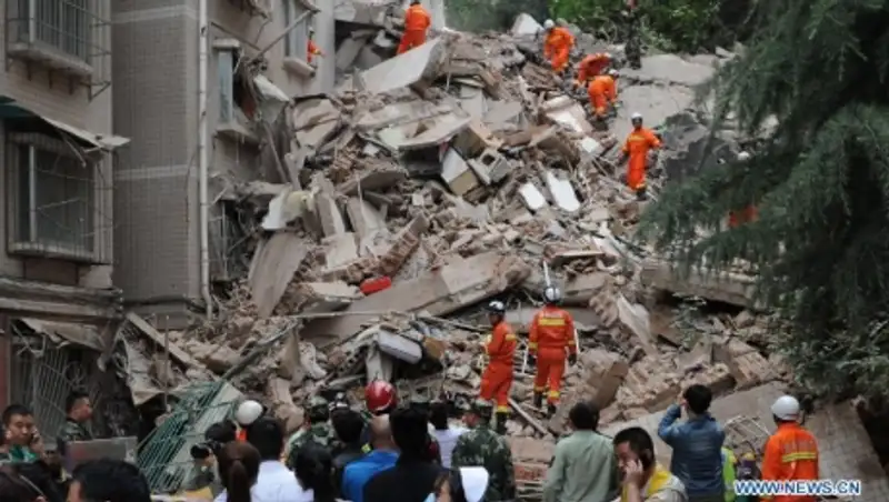 На юго-западе Китая обрушился 9-этажный жилой дом