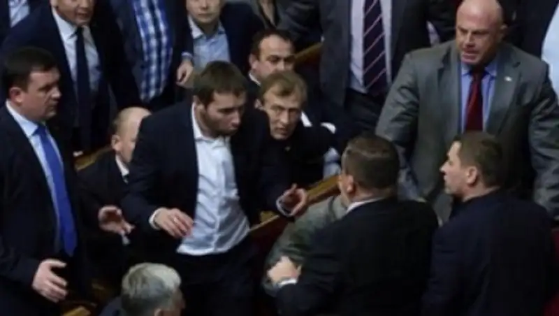 В Верховной Раде Украины произошла первая драка