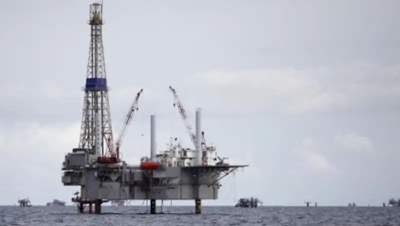 Нефть в Лондоне торгуется выше 34 долларов