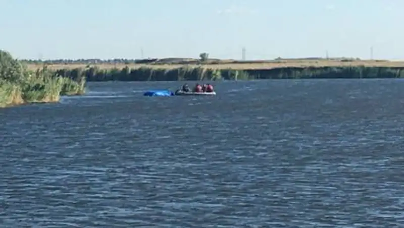 Троих мужчин сдуло на надувном матрасе на реке Тобол
