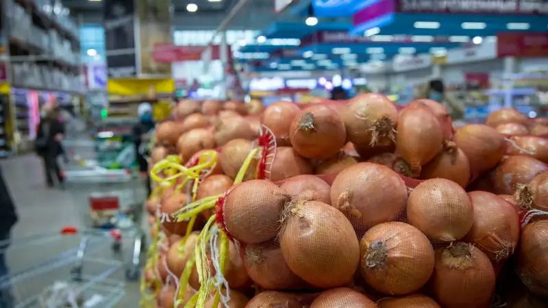 На границе с Россией задержаны 23 большегруза с луком