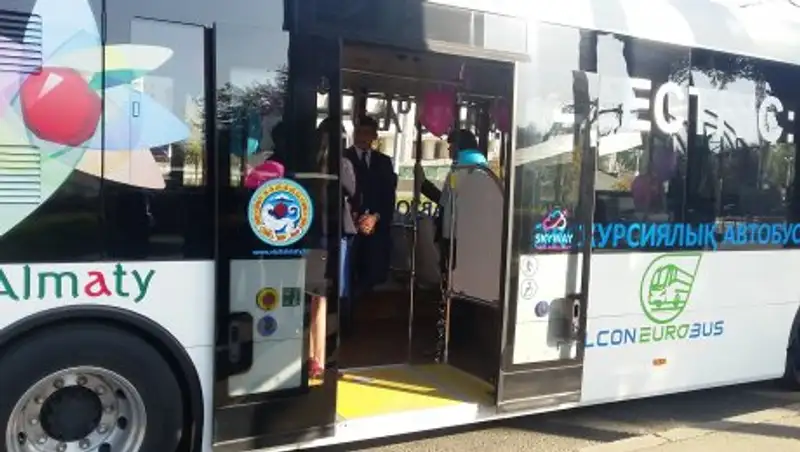 В Алматы экскурсионным автобусам могут разрешить движение по выделенным полосам