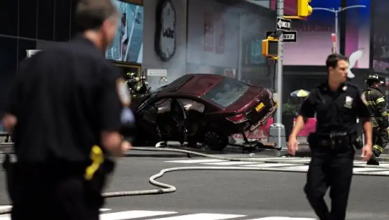 Водитель, наехавший на толпу в Нью-Йорке, заявил, что "слышал голоса"