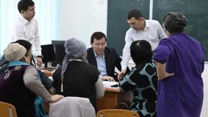 Аким Актобе встретился с жителями жилого массива Акшат