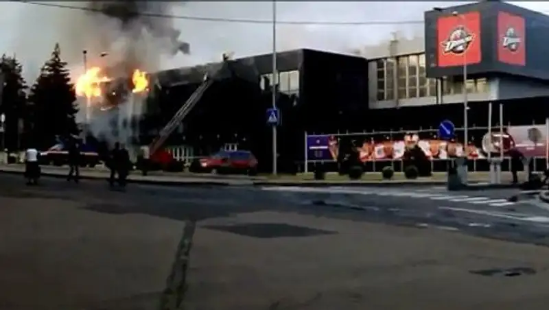 В Донецке ограбили и подожгли Дворец спорта