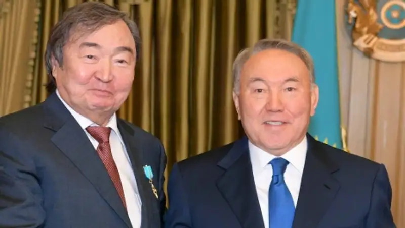 Президент Казахстана поздравил О.Сулейменова с 80-летним юбилеем