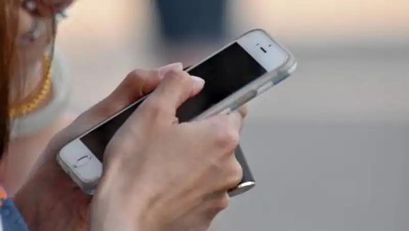 Опубликованы телефоны, куда казахстанцы могут сообщать о проблемах в сфере образования