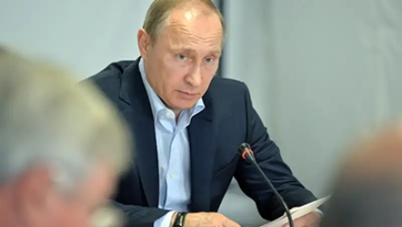 Путин освободил крымских трактористов от госпошлины за права