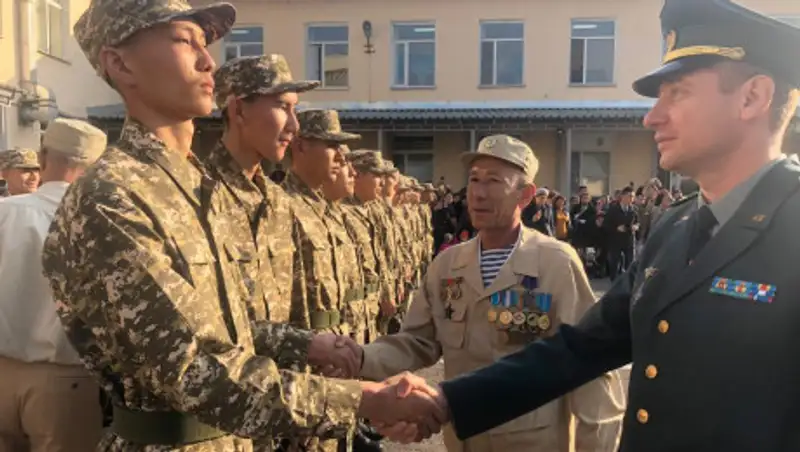 В Алматы прошли торжественные проводы призывников