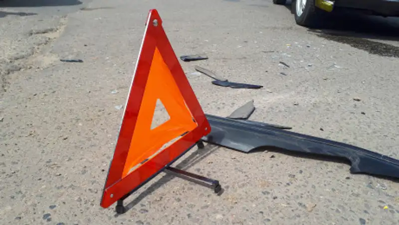 Микроавтобус с пассажирами врезался в КамАЗ, погибли пять человек