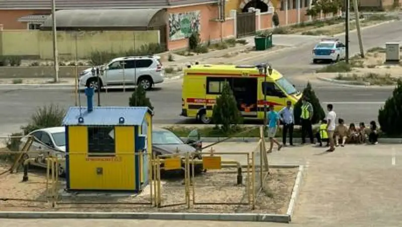 Две легковушки влетели в ограждение газорегуляторного пункта в Актау