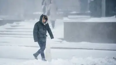 Алматинцев просят не выезжать за город и одеваться теплее