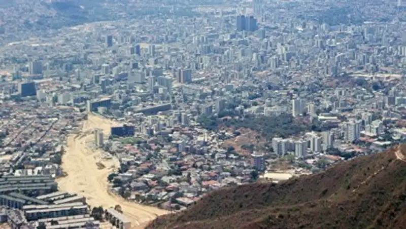 Двухсотметровый небоскреб накренился из-за землетрясения