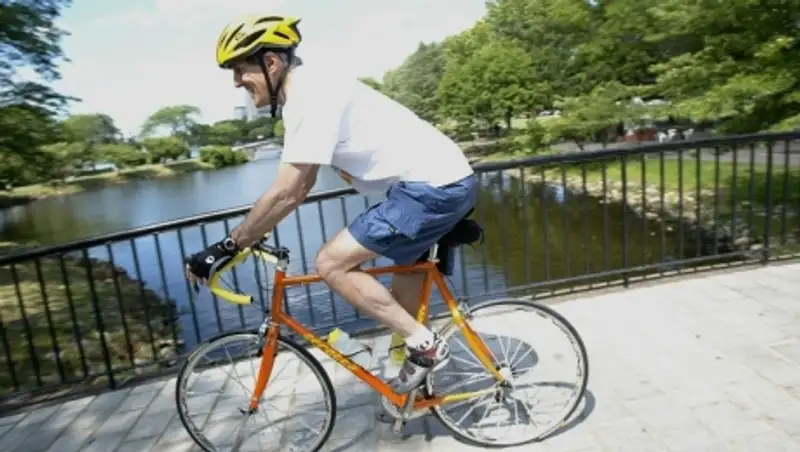 Джон Керри доставлен в женевский госпиталь после падения с велосипеда