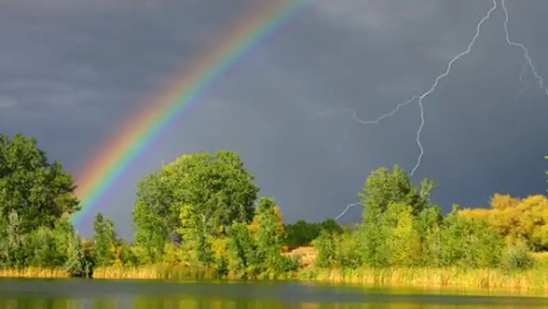 В понедельник в Казахстане возможны дожди с грозами