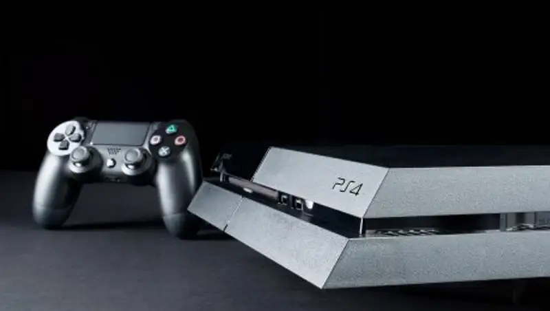 В Астане охранник украл из магазина дорогостоящую игровую приставку