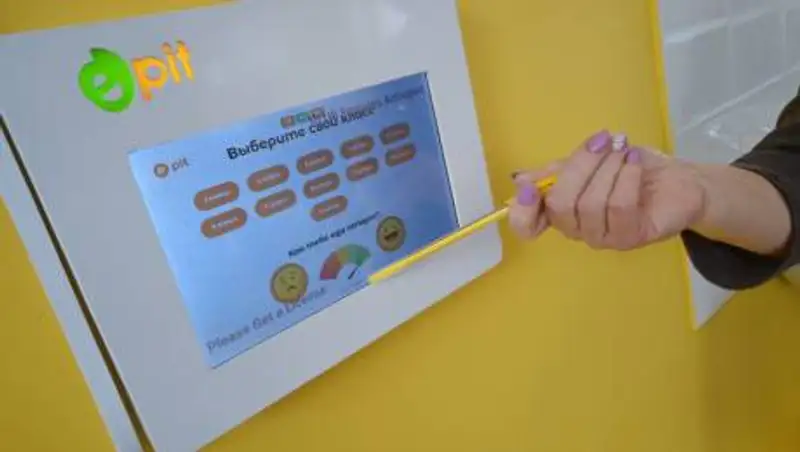 Школьники в Павлодаре оценивают еду в столовых через электронную систему