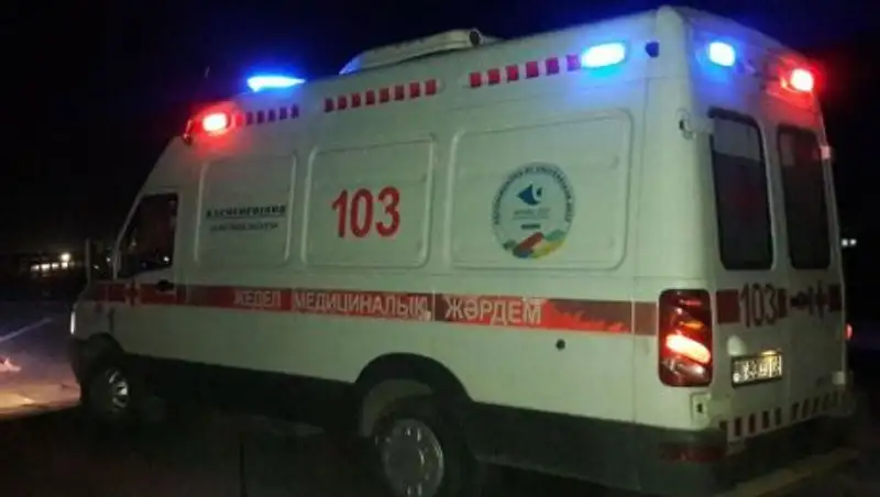 В Алматинской области девушку сбил один автомобиль и переехал другой